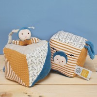DC3848-Cube d'activités avec abeille en coton BIO 10 X 10 cm