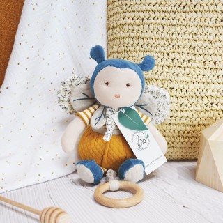 La collection Pollen l'Abeille en coton BIO est en SOLDE ! Les Doudous sont 100% en coton organique en coton façon nid d'abeilles ???? pour participer à l'éveil des sens et au développement de la motricité fine de Bébé ????#doudouetcompagnie #solde #bonneaffaire #cotonorganique #