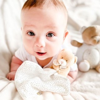 Prêts à faire sauter les bouchons pour une année pleine de douceur !Que chaque doudou devienne le compagnon parfait pour une année pétillante et douillette ! Que 2024 soit doux, coloré et plein de surprises.#doudouetcompagnie #douceur #peluhe #doudou #bebe #naissance #bonneannee2024