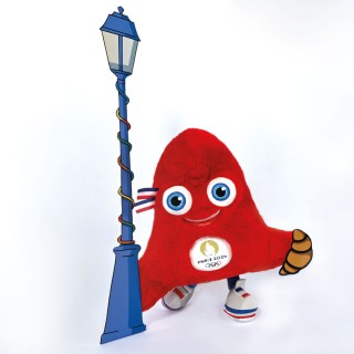 Coucou les amis ????Je suis la Phryge Olympique de Paris 2024 fabriquée en France ????????Et vous savez quoi ? Doudou et Compagnie m'a donné un pouvoir unique Je suis articulée !! ????J'ai été conçue pour vous aider à faire votre révolution par le sport J'ai vraiment hâte de vous montrer comment bouger ❤️ héhé ! ???????????????????????????????? ???????????????????????????????????? ???????????????? ???????????????????????????? ???????????????????? ????????????????#mascottes #peluches #madeinfrance #Paris2024