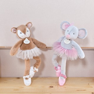 Joyeuse Journée mondiale de la danse ! Regardez ces adorables doudous ballerines danser ! ????Regardez-les tourbillonner, sauter et bouger au rythme de la musique ????#doudouetcompanie  #journeemondialededanse #doudouballerine #kids #baby