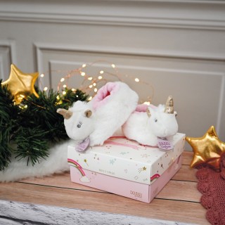 Qui aura ses petits pieds potelés emmitouflés dans ces chaussons ???? ?? ????????#monpremiernoel #noel #chaussonsbebe #licorne #girly #doudouetcompagnie