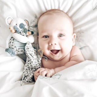 C'est la Journée mondiale des bébés et nous sommes tous excités de célébrer ces petites merveilles qui remplissent nos vies de bonheur et d'amour ????????Partagez vos clichés de bébés avec leur doudou en taguant @doudouetcompagie_officiel #doudouetcompagnie #doudou #journéemondialedesbébés #bébé #baby