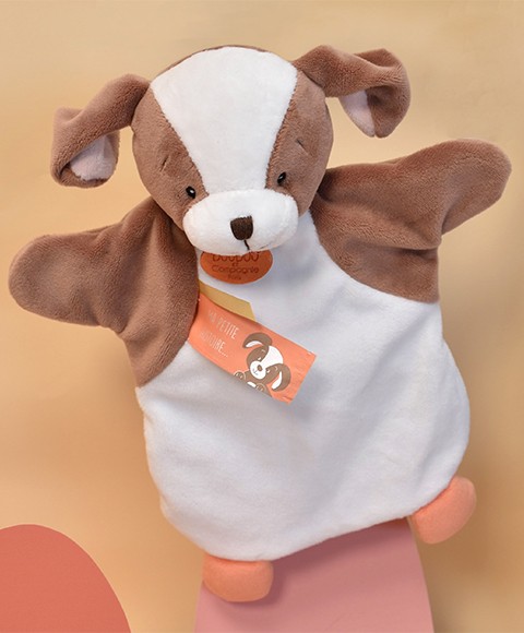 doudou marionnette chien blanc et marron avec étiquette orange