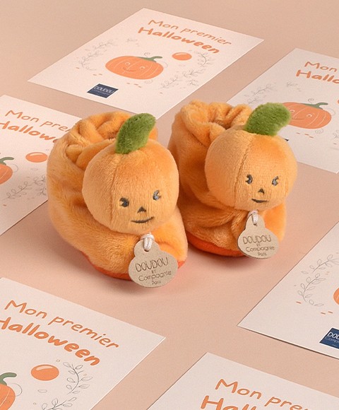 chaussons bébé en forme de citrouilles oranges