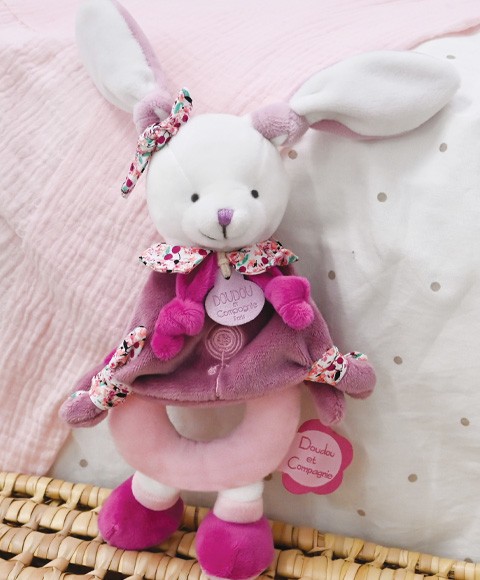 DOUDOU HOCHET CERISE LE LAPIN ROSE -DC2700-.jpg