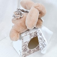 petite peluche Lapin DOUDOU beige avec mouchoir.jpg