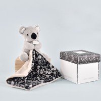 Doudou koala gris avec mouchoir à motif gris et noir - Doudou et Compagnie