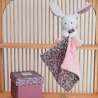 Doudou lapin blanc avec mouchoir rose a motif liberty - Doduou et Compagnie