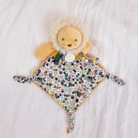 Doudou-hochet-lion-DC4223.png