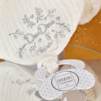 Détail broderie attache sucette -dc4340.jpg