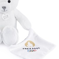 Ours en peluche blanc avec doudou Paris 2024 - JO2448.jpg