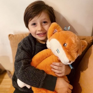 Aujourd'hui c'est la journée mondiale du sourire ☺️ ????Doudou est toujours là pour donner le sourire ????Et vous, à qui allez-vous faire votre plus beau sourire ? ????#doudouetcompagnie #doudoubebe #doudou #peluche #peluchebebe #sourire #journéedusourire #kids #enfance