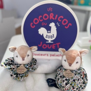 Un nouveau trophée pour La Doudou Team ????Mercredi et jeudi nous étions au salon du #jouerfrançais ???????? Très fiers d'avoir reçu le prix du ???????????????????????????????? ???????? ???????????????????? grâce à Nos Petits Futés Boule Faon dans la catégorie " Douceur Peluches" ????Un doudou innovant ! Véritable Doudou confortable, ce doudou magique se transforme en un tour de mains en petite boule. Doudou est alors protégé et peut être transporté en toute sécurité ou/et être utilisé comme balle d'éveil ❤️ Ce sont près de 600 magasins de jouet ???????? qui ont voté ! Merci, merci, merci ????????❤️#jouerfrançais #créateur #createurfrançais #jouet #doudou #prix #doudouetcompagnie