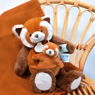 Journée internationale des roux, accompagné de notre Panda Roux ???????????????????????????? ???????? ????????????????????????????????????  ????  ???????????????????????? Cette année Doudou et Compagnie poursuit son engagement auprès d'???????????????????????? avec cette collection d'animaux tout doux. Une collection qui symbolise l'humain, la solidarité, les liens du coeur. Retrouvez demain notre collection dès demain ????#unicef #doudouetcompagnie #solidarité #doudou #peluche