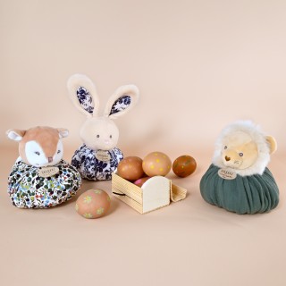 "Nos Doudous amis vous souhaitent de Joyeuses Pâques ! ????????????Que cette journée soit remplie de joie, de chocolats et de câlins avec vos doudous préférés. ????❤️Montrez-nous vos photos de Pâques avec vos doudous en story ! ???????? #doudouetcompagnie #doudou #petitfuté #pâques2023 #chasseauxoeufs???? #chocolat #kids #baby