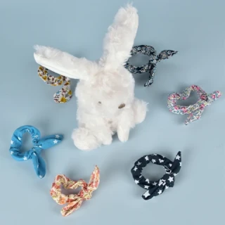 Lapin blanc avec chouchou -12 cm - Modèle aléatoire
