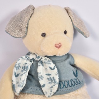 Chien peluche beige avec mouchoir bleu en coton BIO - 22 cm