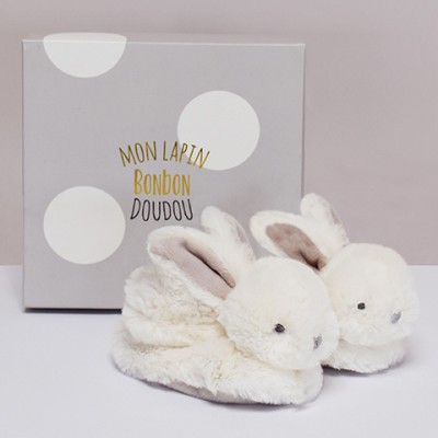 Coffret cadeau naissance chaussons lapin taupe avec hochet - 0/6 mois