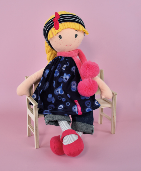 poupee de chiffon blonde  avec écharpe pompons roses, robe bleu marine à motifs - Jolijou