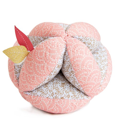 balle d'éveil avec coussinets roses