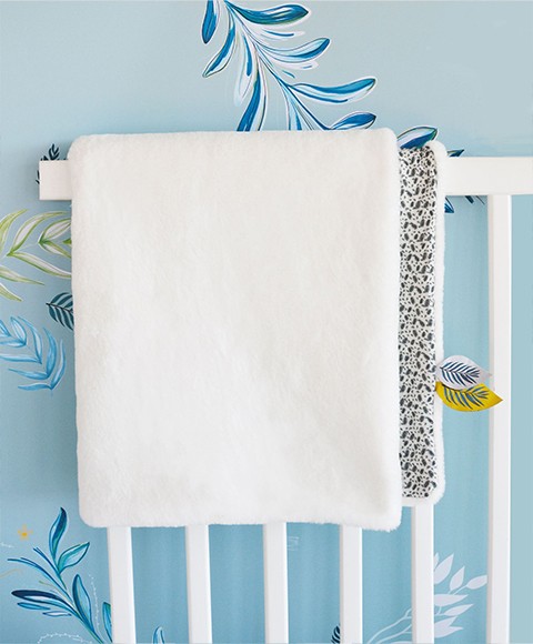 plaid bébé blanc avec imprimé végétal au verso