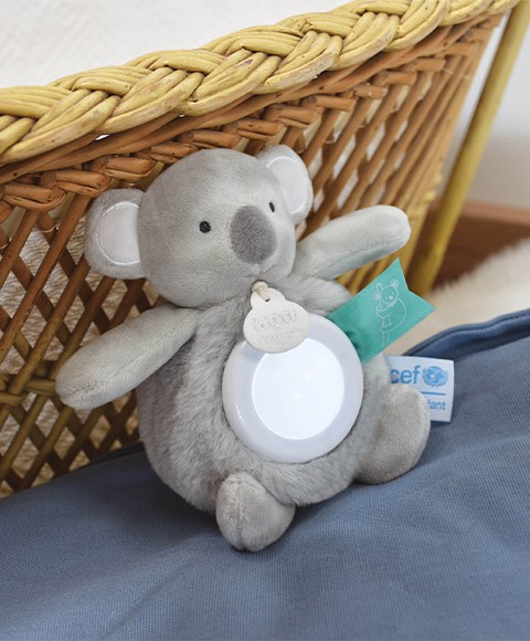 peluche veilleuse koala assis avec lumiere qui change de couleurs au centre