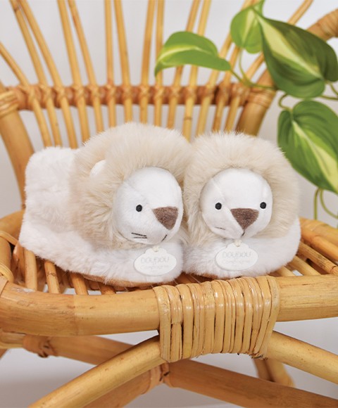 chaussons bébé en peluche lion marron clair