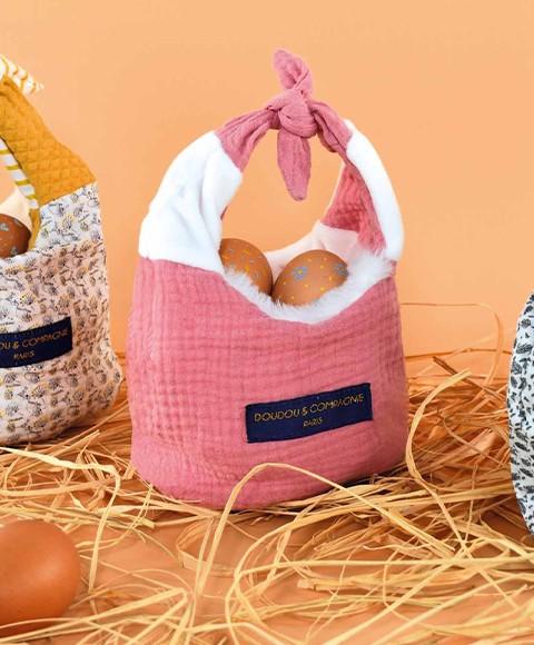 doudou marionnette souris qui se transforme en sac rose