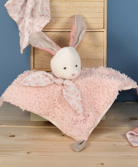 doudou lapin rose au poil long, en coton bio