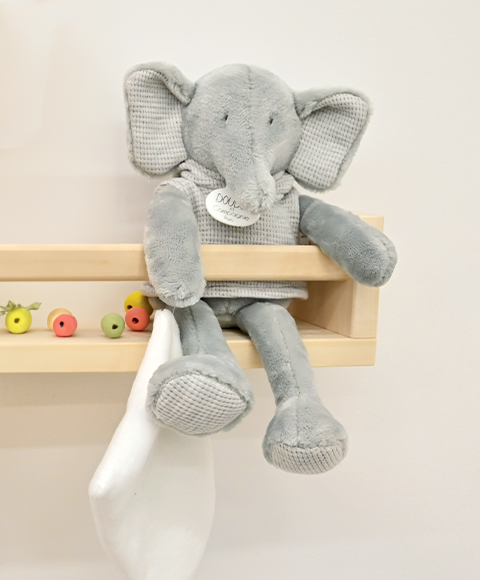 Doudou Elephant gris avec mouchoir - Sweety - 25 cm