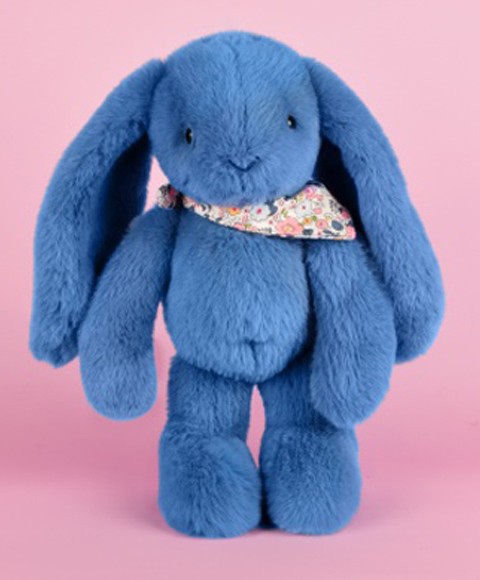 Peluche lapin bleu avec foulard fleuri 35 cm