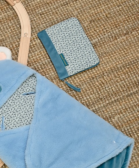 protege carnet de santé bleu yoca le koala - DC4040-1.jpg