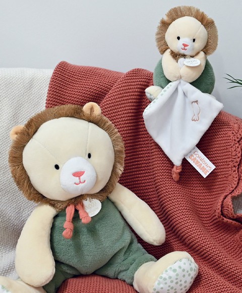 lion en  peluche marron avec doudou - DC4066