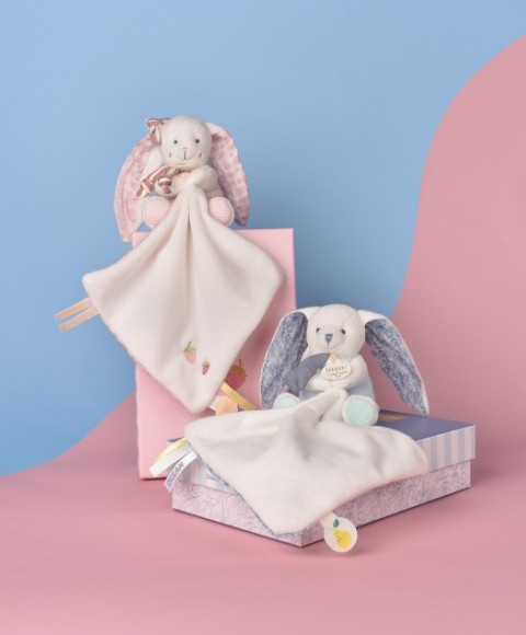 Pantin avec doudou.jpg