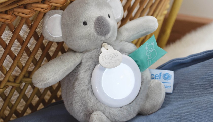 peluche veilleuse koala assis avec lumiere qui change de couleurs au centre
