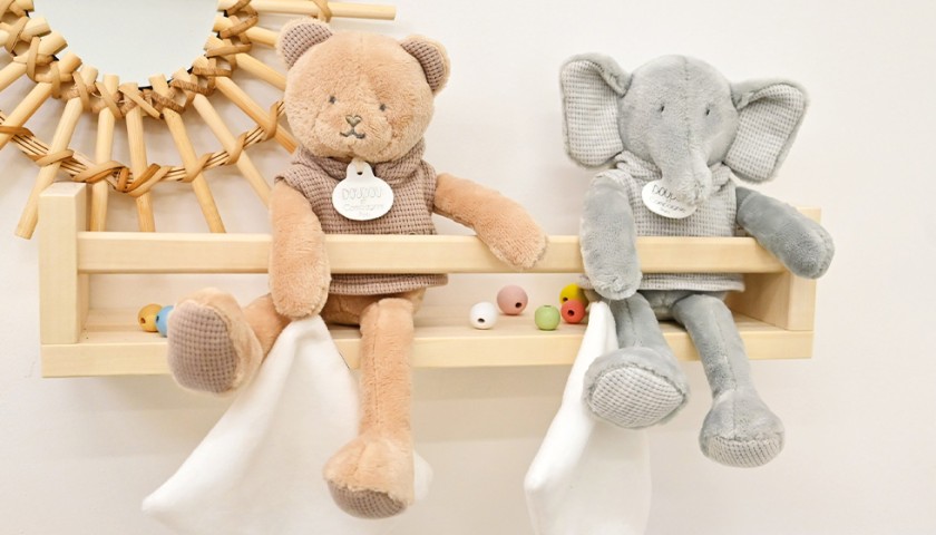 Doudou Ours marron avec mouchoir et sweat a capuche - Sweety - 25 cm