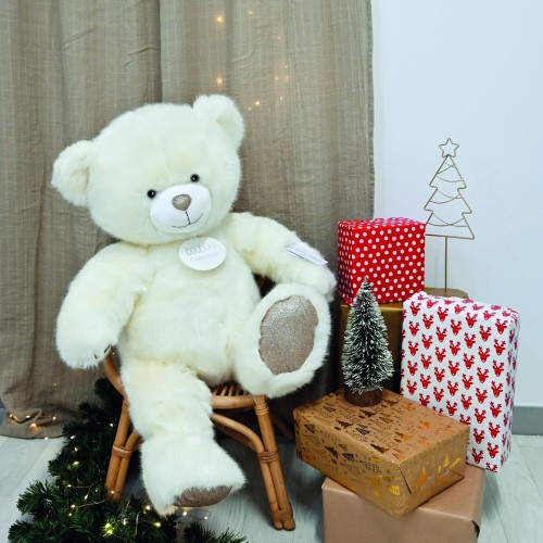 Tic-Tac  J-26 avant Noel✨ et la folie des cadeaux ! ????????????????Découvrez ce magnifique ours en peluche blanc poudré, doux et soyeux, c'est le cadeau idéal dont on se souviendra pour toujours !N'hésitez pas à découvrir notre peluche vedette disponible en 80 et 120 cm. #byenovemberhellodecember #cadeaux???? #doudous #famille #doudouetcompagnie❤️