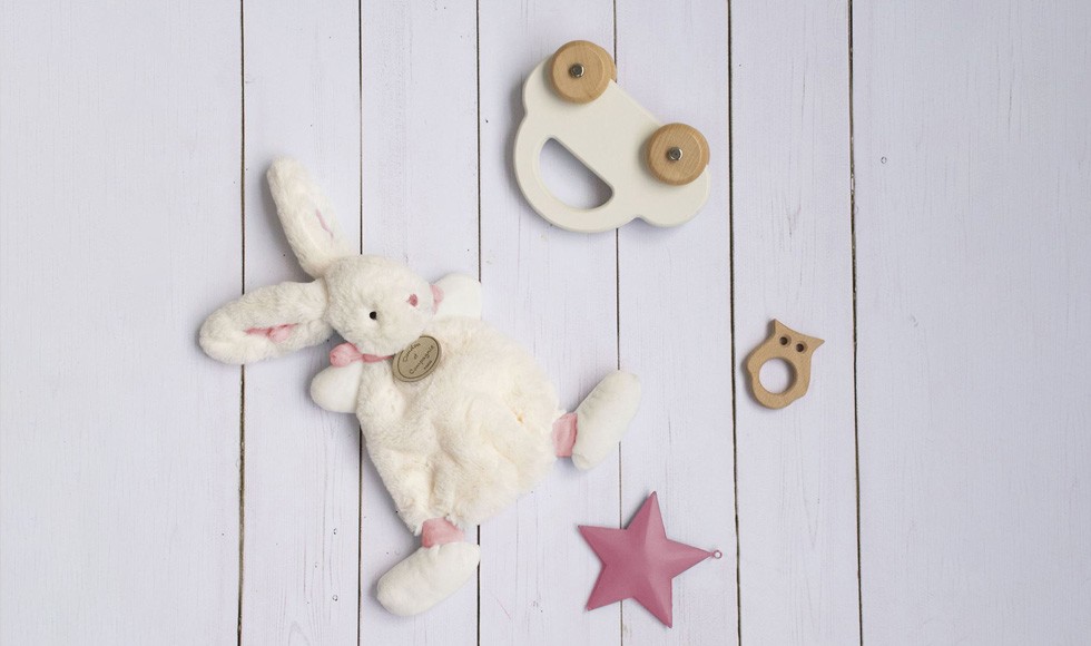 doudou lapin bonbon rose plat