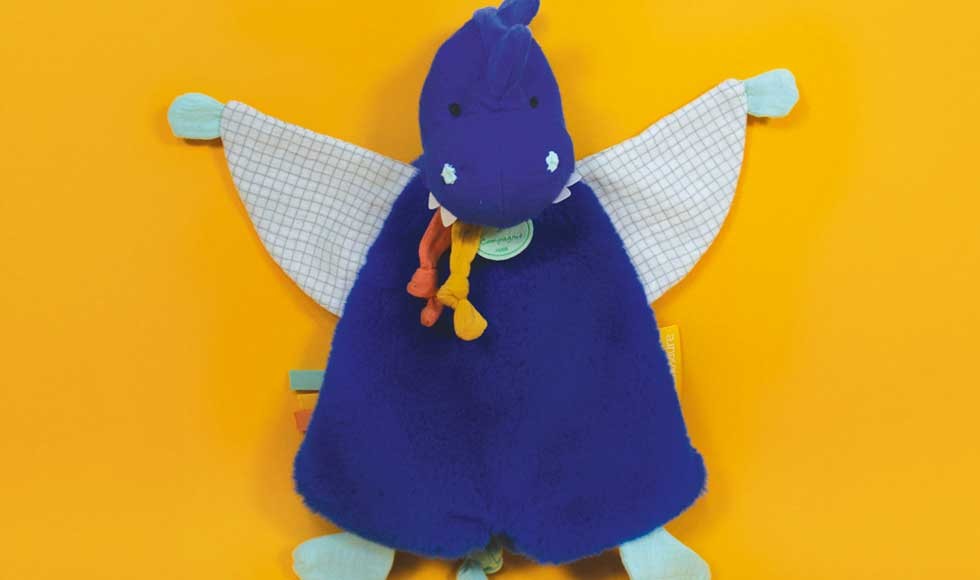 doudou dinosaure bleu roi avec colerette jaune et orange à manipuler