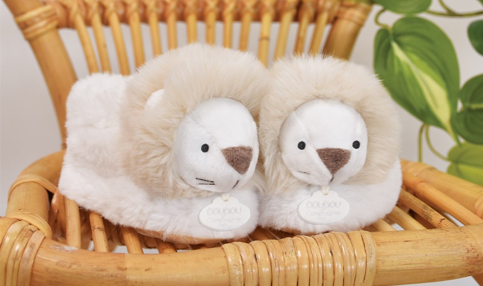 chaussons bébé en peluche lion marron clair
