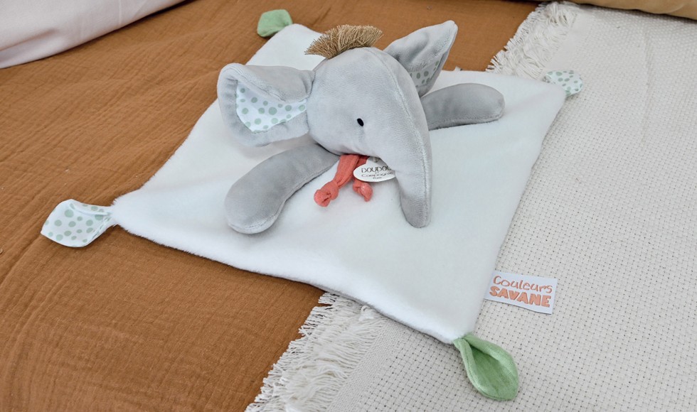 doudou plat elephant gris carré 25 cm