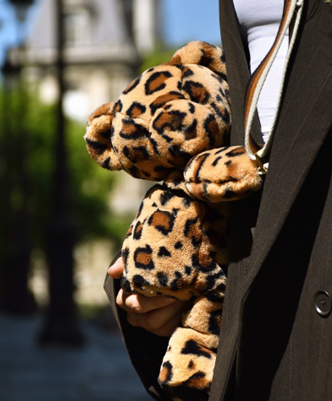Sac Doudou bandoulière - Ours en peluche Léopard- 30 cm