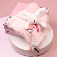 DC3744 BOITE.jpg Coffret Doudou carré  Lapin rose - Happy Blush - 25 cm
