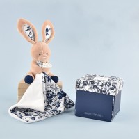 Doudou lapin beige avec mouchoir bleu marine motif végetale et boîte cadeau - Doudou et Compagnie