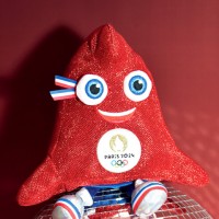 Peluche mascotte Jeux Olympiques Paris 2024 fabriquée en France - Edition limitée version maille lurex- 27 cm