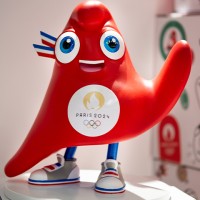 Peluche mascotte officielle Jeux Olympiques Paris 2024 - 35 cm I mascotte  JO Paris 2024 - 80 cm