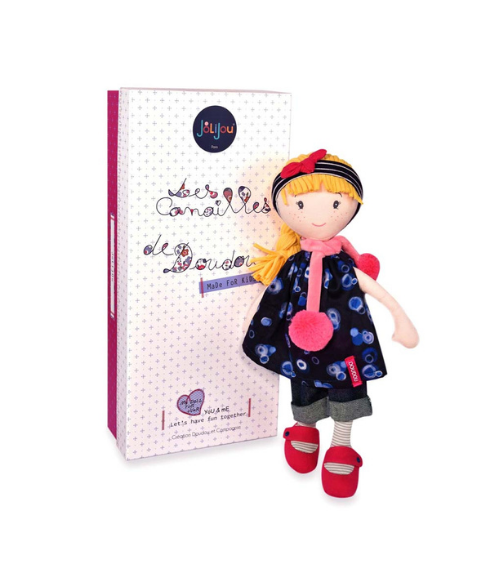 poupée tissus blonde avec écharpe ponpon.png