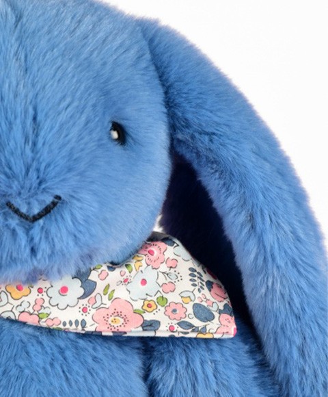 lapin en peluche bleu.jpg