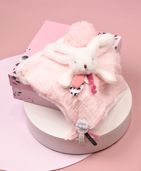 DC3744 BOITE.jpg Coffret Doudou carré  Lapin rose - Happy Blush - 25 cm